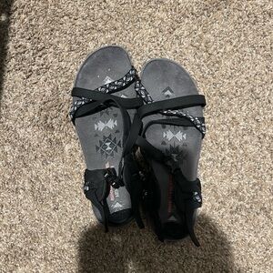 NWT sketchers sandals black and white size 8.5